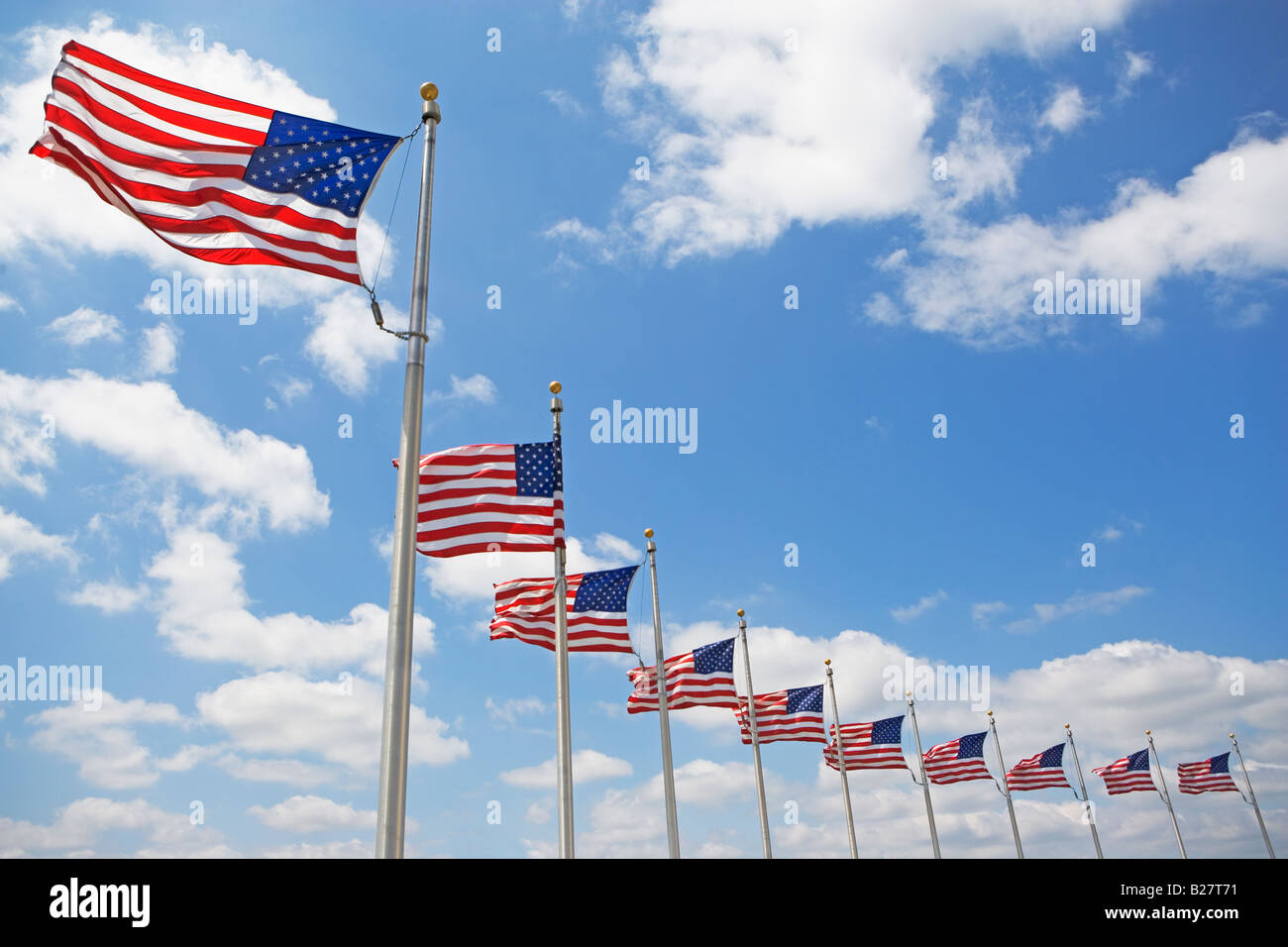Niedrigen Winkel Ansicht der amerikanischen Flagge Stockfoto