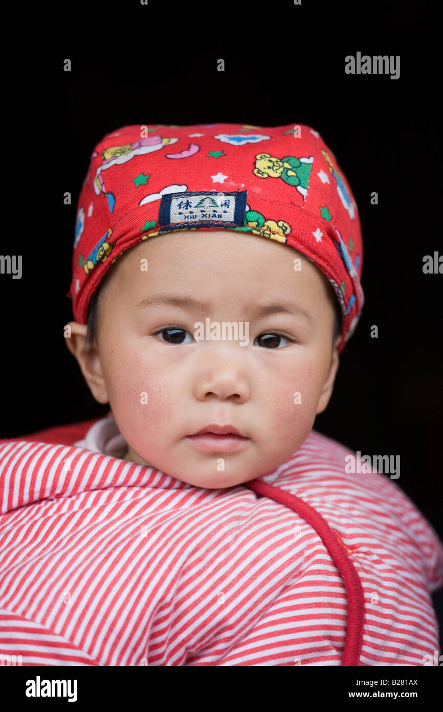 Babymädchen in Fuli alte Stadt Xingping China Stockfoto