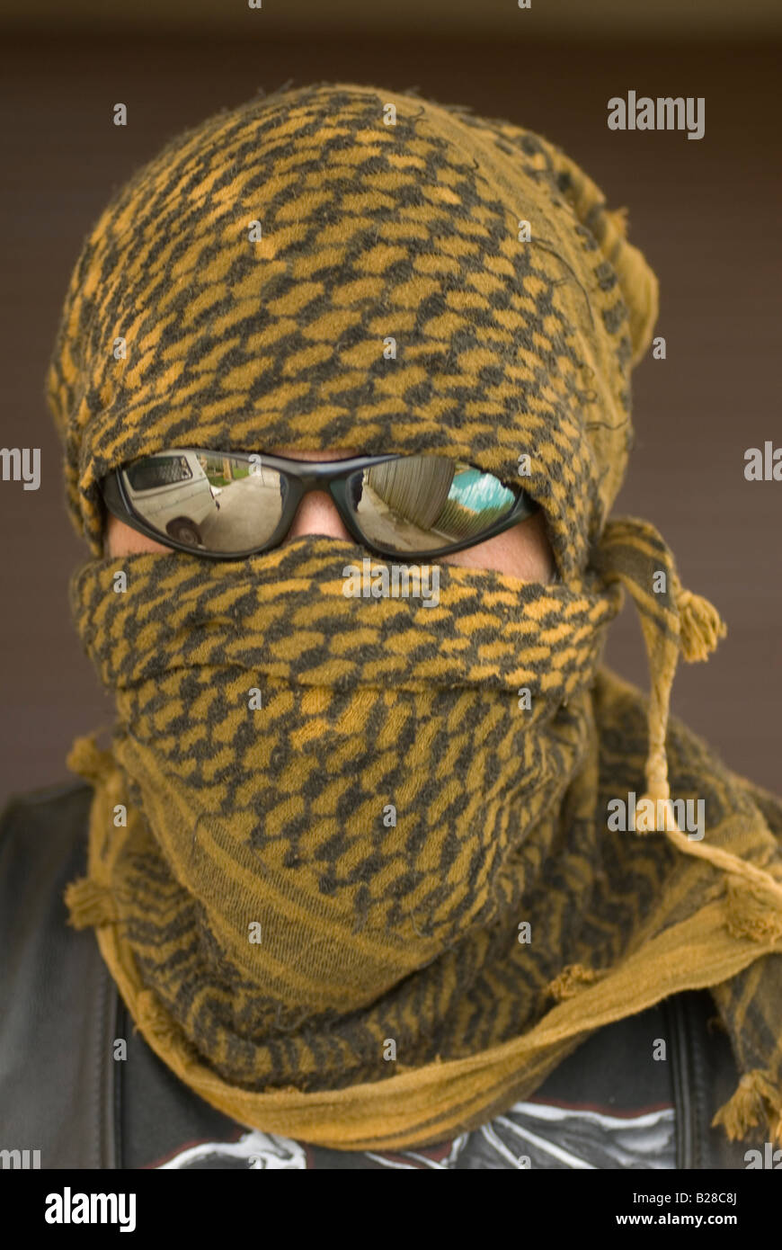 Arabische Shemagh Kiffiyeh Maske und Sonnenbrille Stockfoto