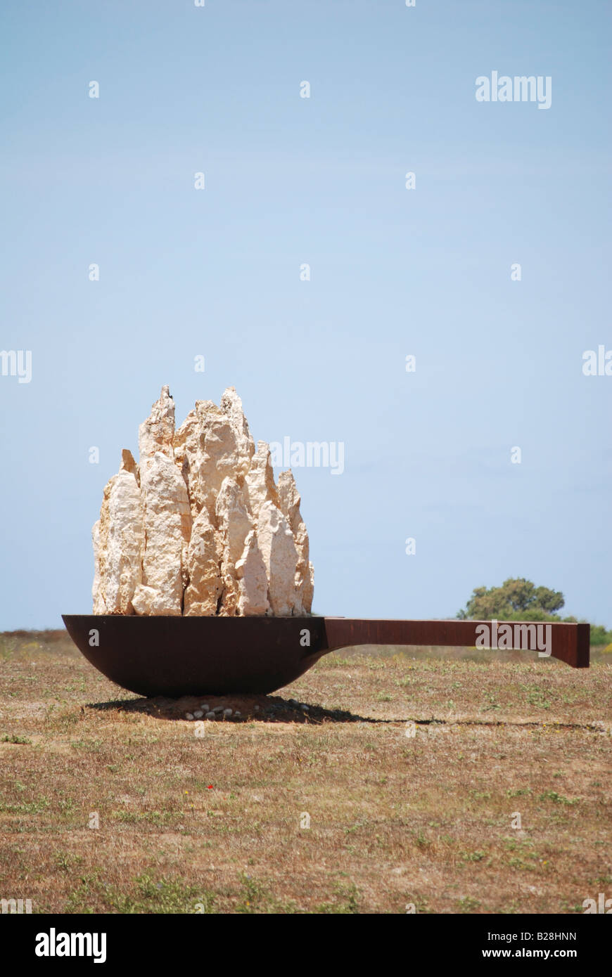 Israel Küsten Prärie Arsuf Stein Beton und Eisen urbane Skulptur Topf aus 2004 von Tanya Priminger Stockfoto