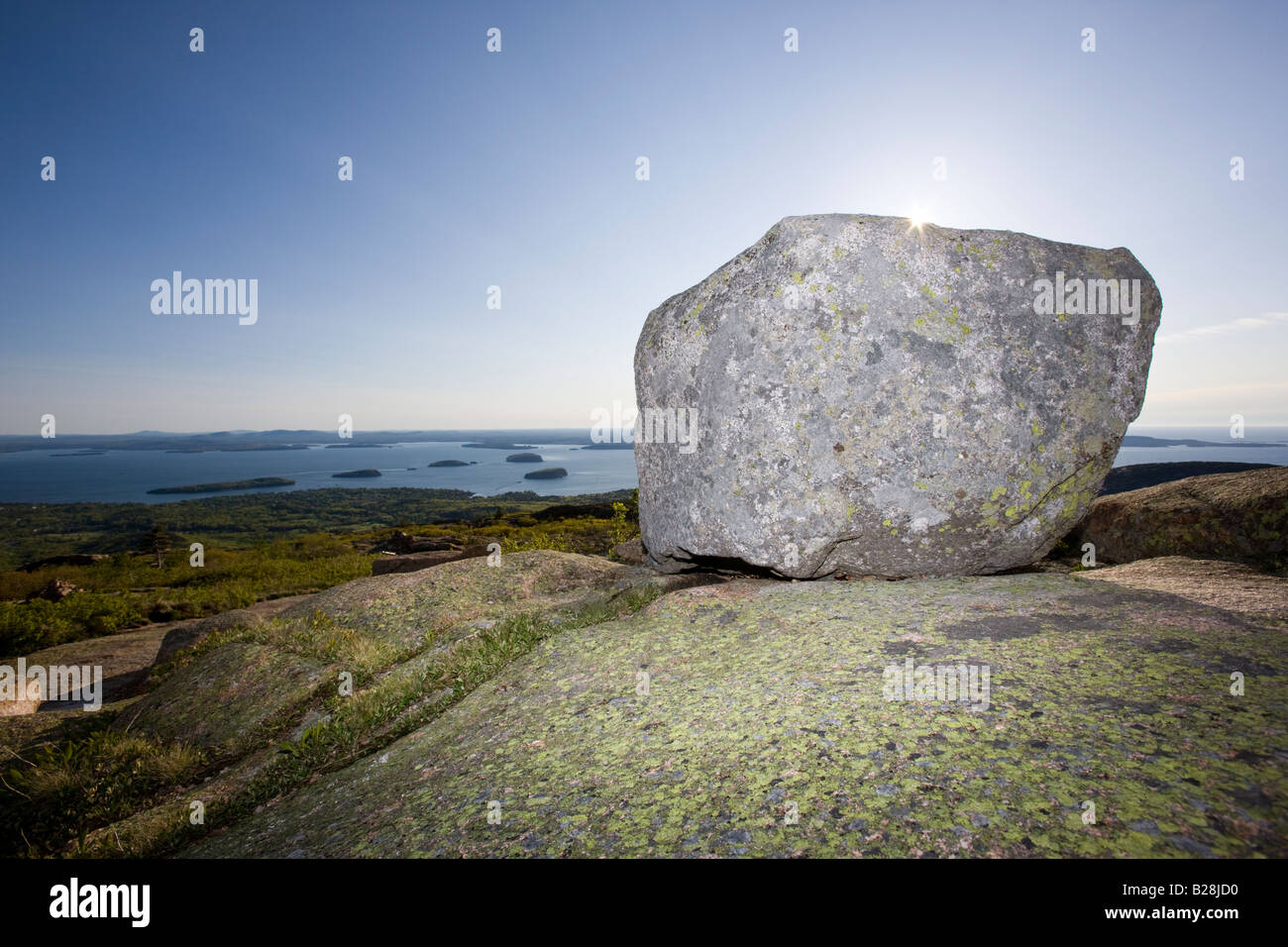 Blick von Osten bei Sonnenaufgang vom Gipfel des Cadillac Mountain Stockfoto