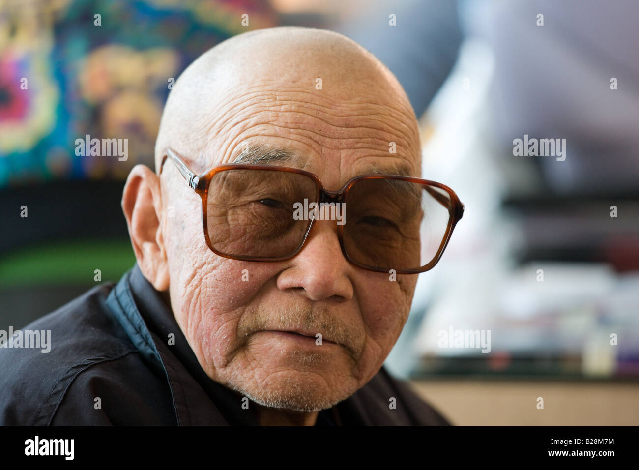 Herr Yang Peiyan der Bauer, die Terrakotta-Krieger-Zeichen gefunden, Bücher in der Geschenkeshop Qin Museum Xian Stockfoto