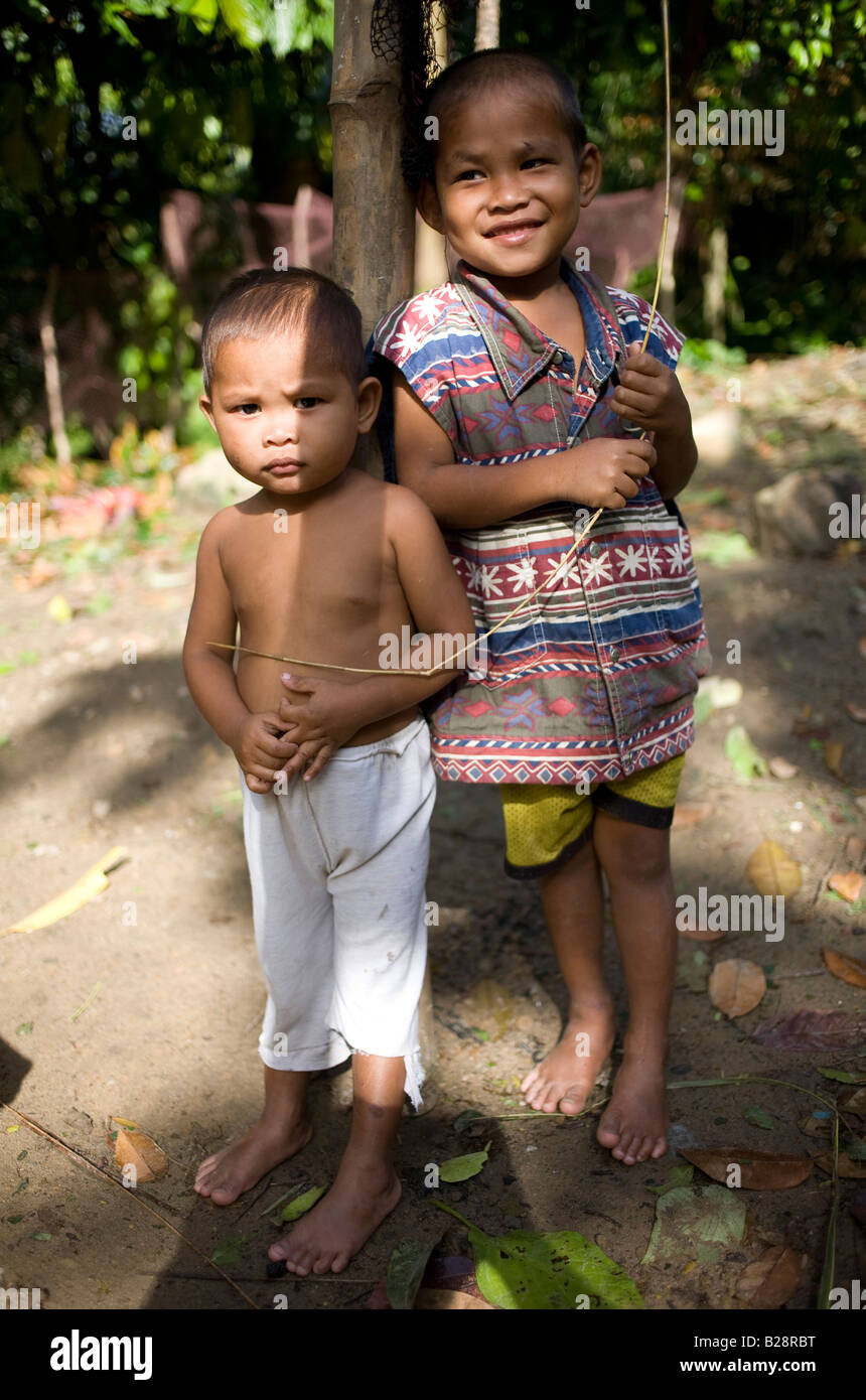 Mangyan Kinder in der Panaytayan Gemeinde in der Nähe von Mansalay, Oriental Mindoro, Philippinen. Stockfoto