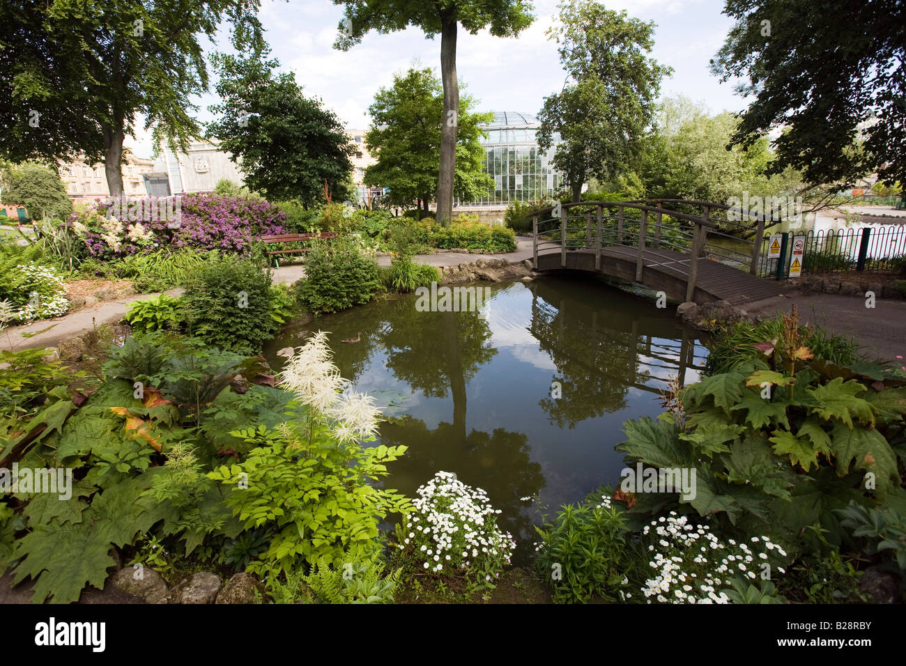 UKTyne und tragen Sunderland Mowbray Park Wintergärten über Teich und