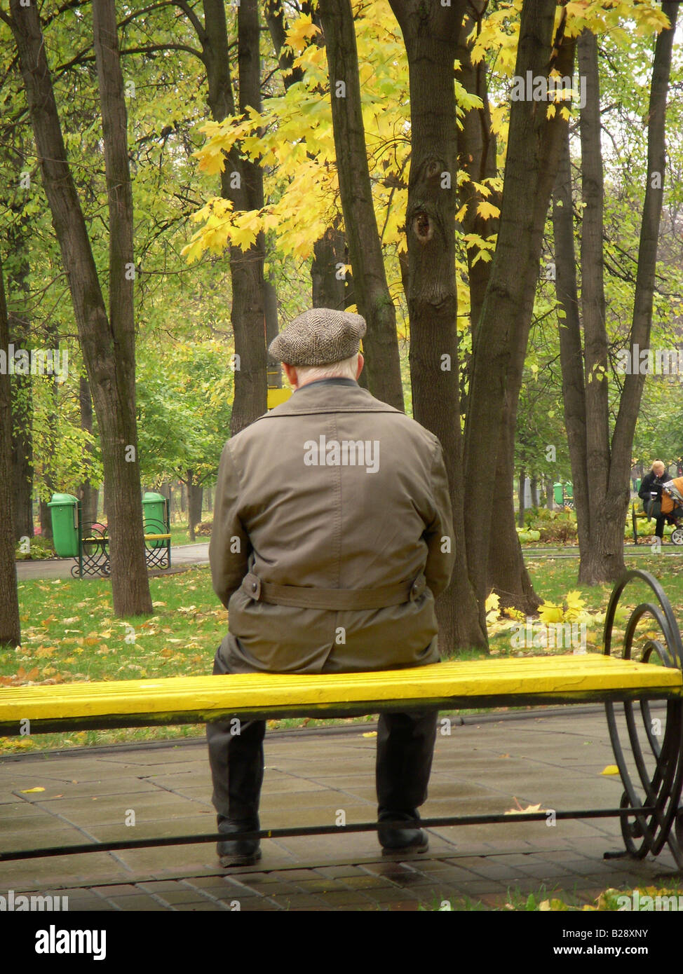 Lonely Man Sitting On Park Stockfotos Und Bilder Kaufen Alamy