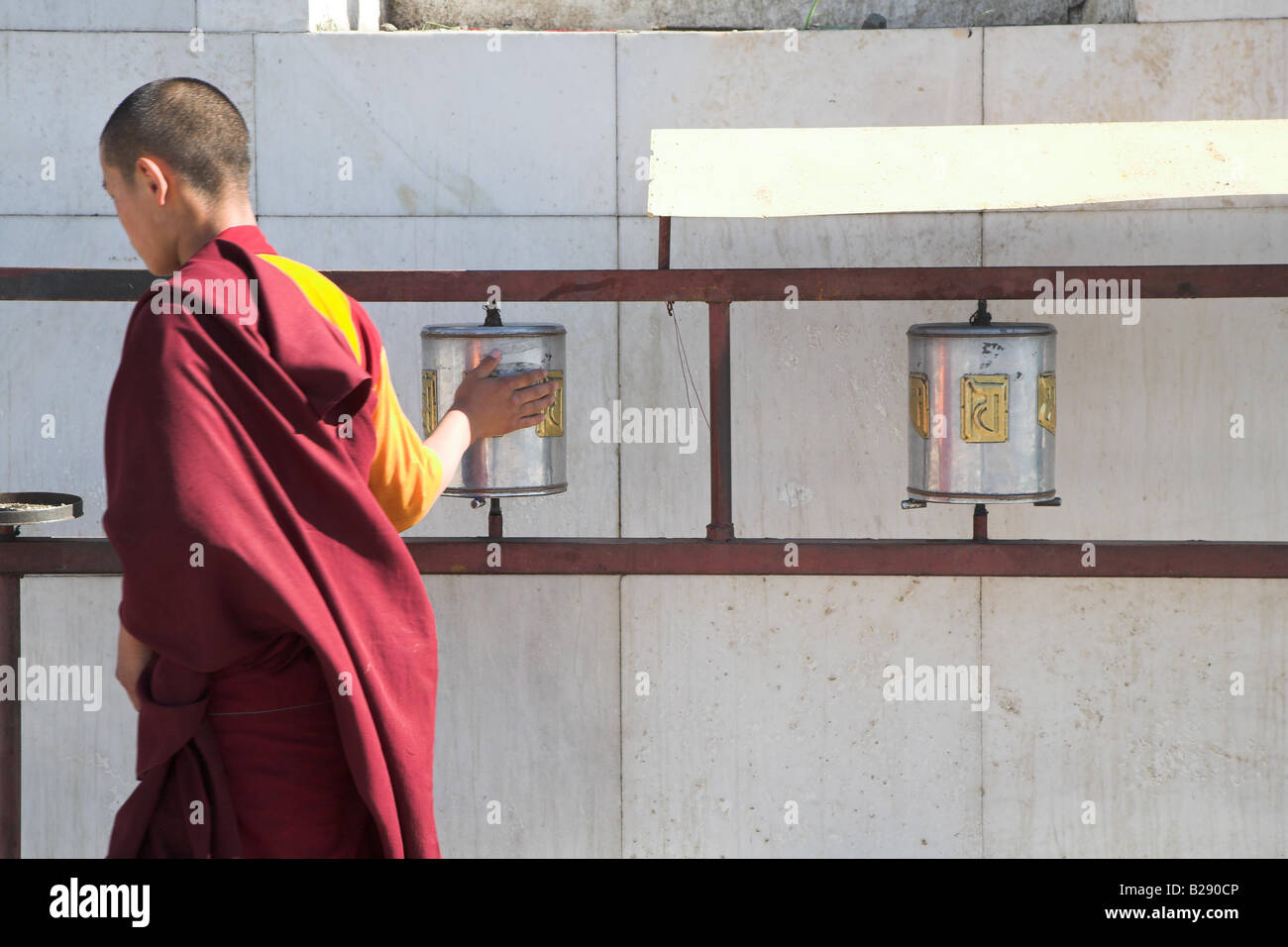 Ein junger Mönch am Gandantegchinlen Chiid Kloster in Ulaan Baatar Mongolei Stockfoto