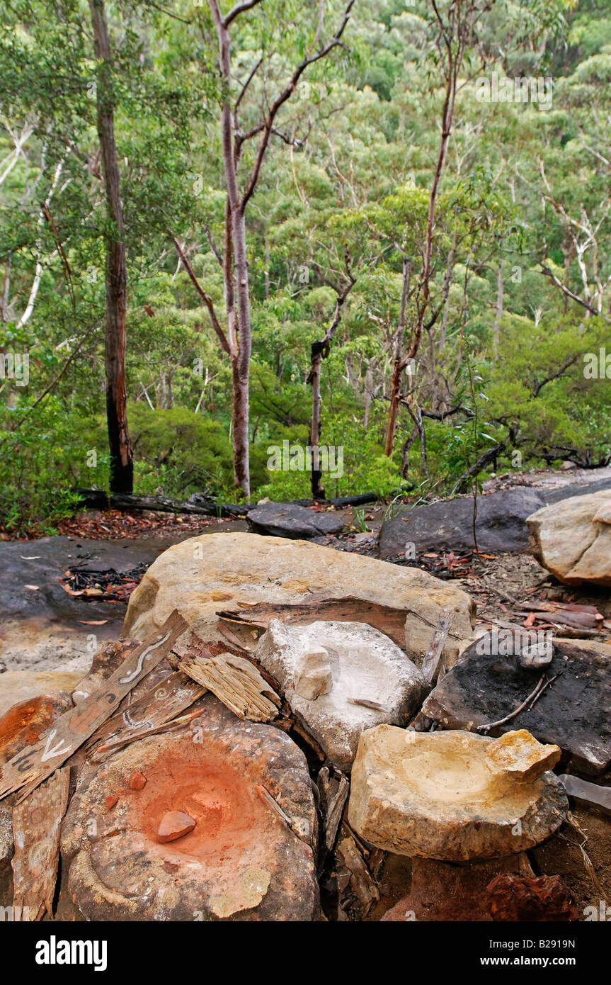 Natürliche Farbe in Mörteln der Aborigines, Blue Mountains, New South Wales, Australien Stockfoto