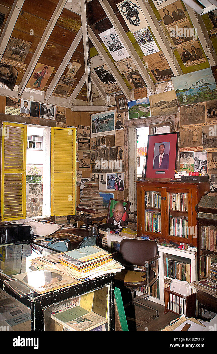 N West Indies Saint Kitts Stadt Basse Terre Buchhändler aus zweiter Hand Stockfoto
