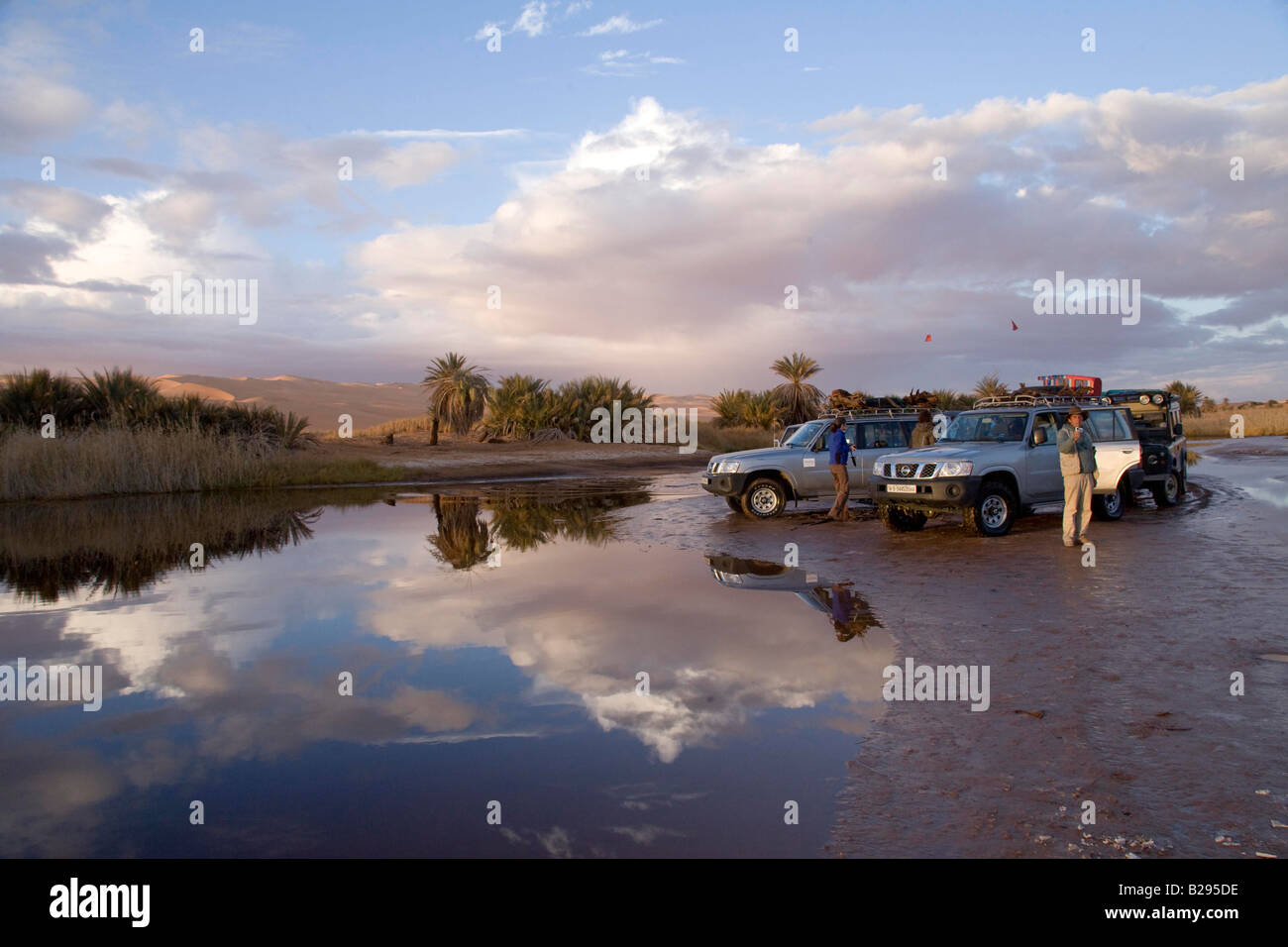 Libyen Sahara Desert Oasis See Trona Stockfoto Libyen Sahara Desert Oasis See Trona Stockfoto