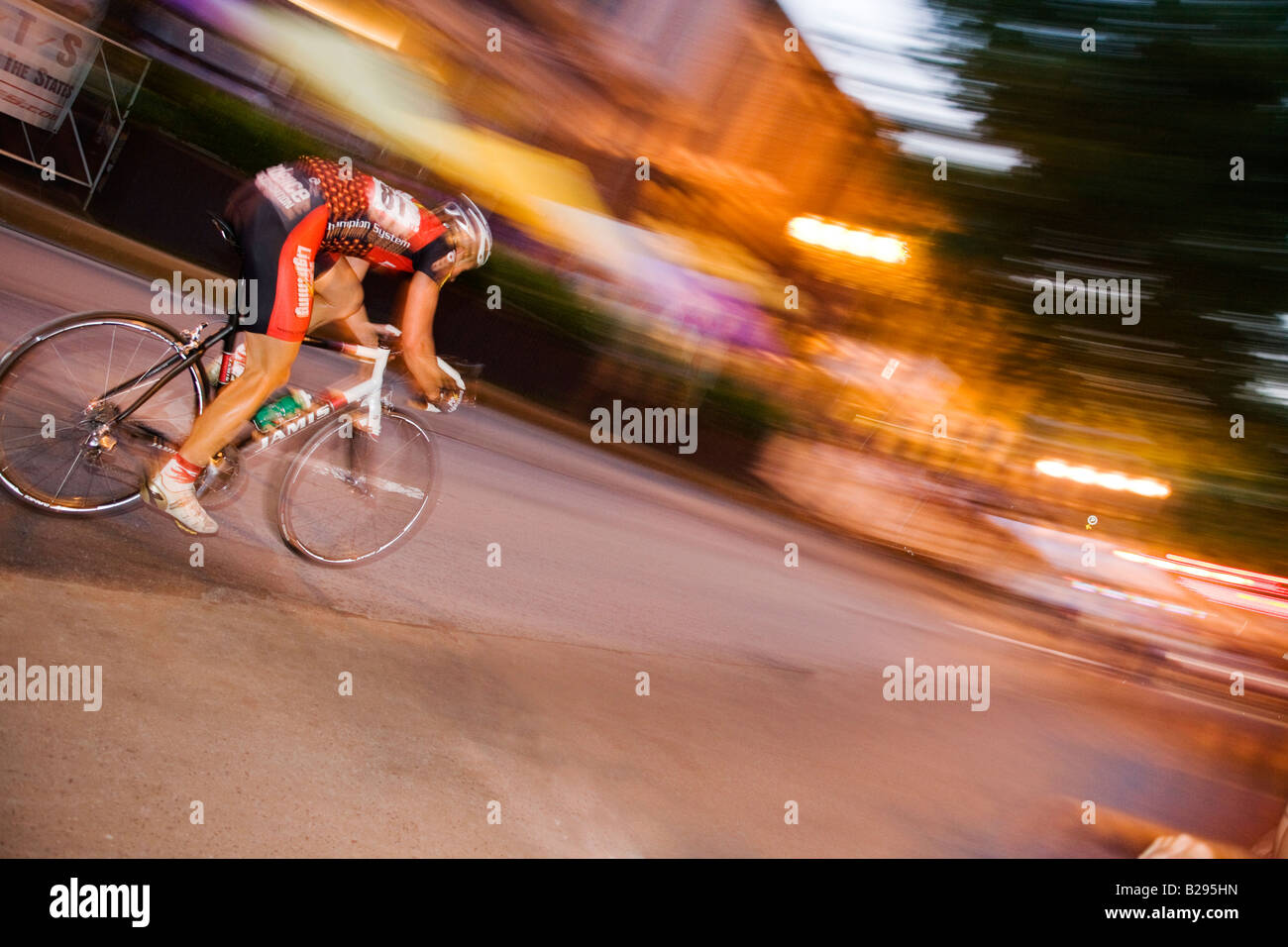 3. jährliche Iron Hill Twilight Criterium, professionelle Radrennen (Rad) durch die Stadt von West Chester, Pennsylvania Stockfoto