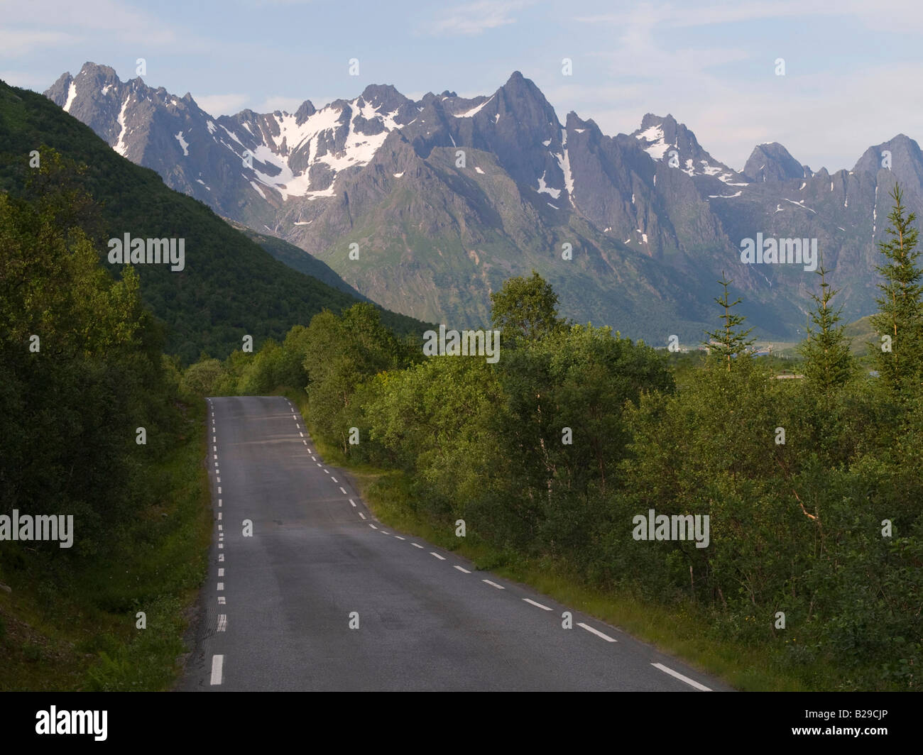 Straße nach Henningsvær Stockfoto