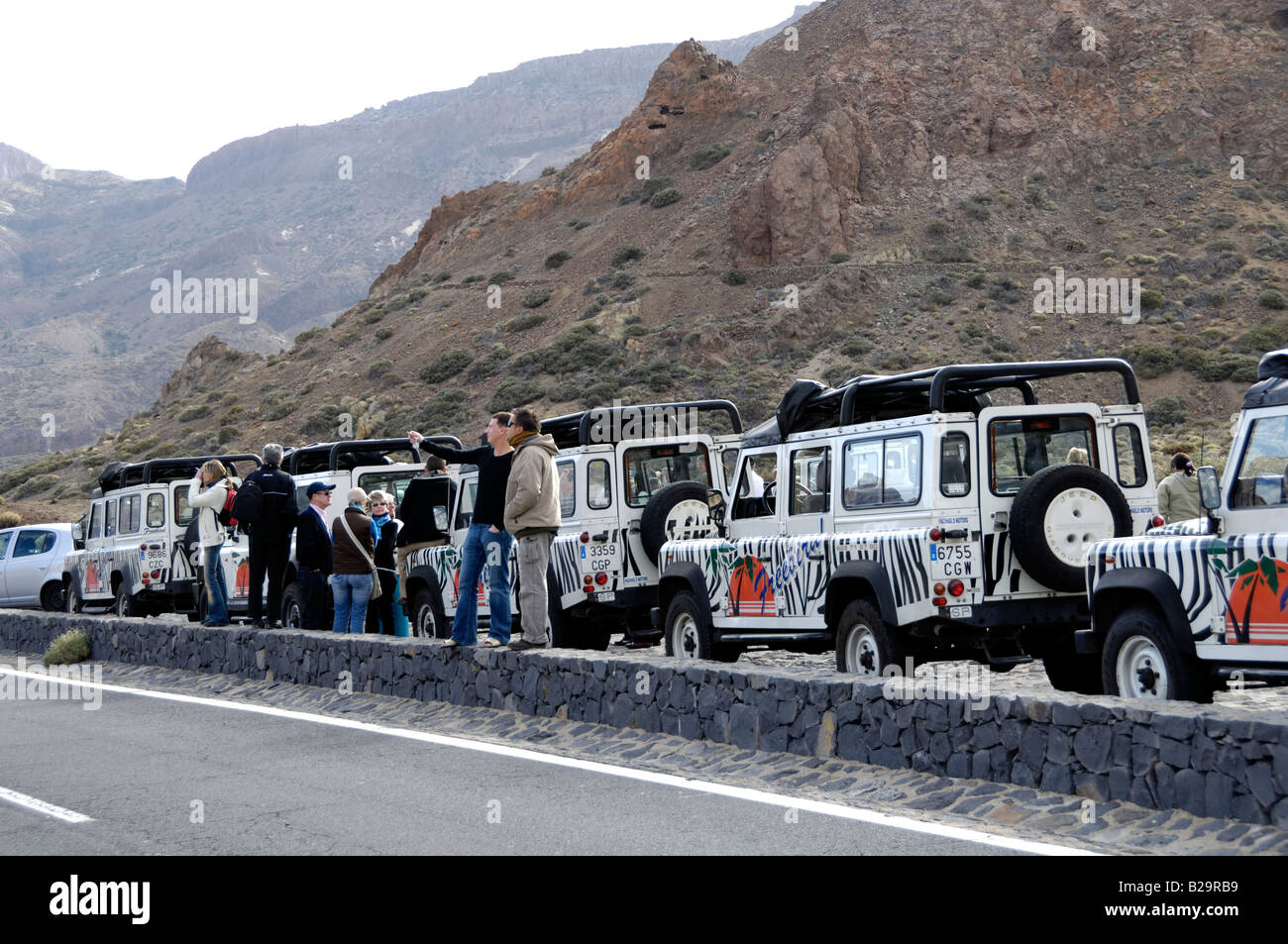 Touristen mit jeeps Stockfoto