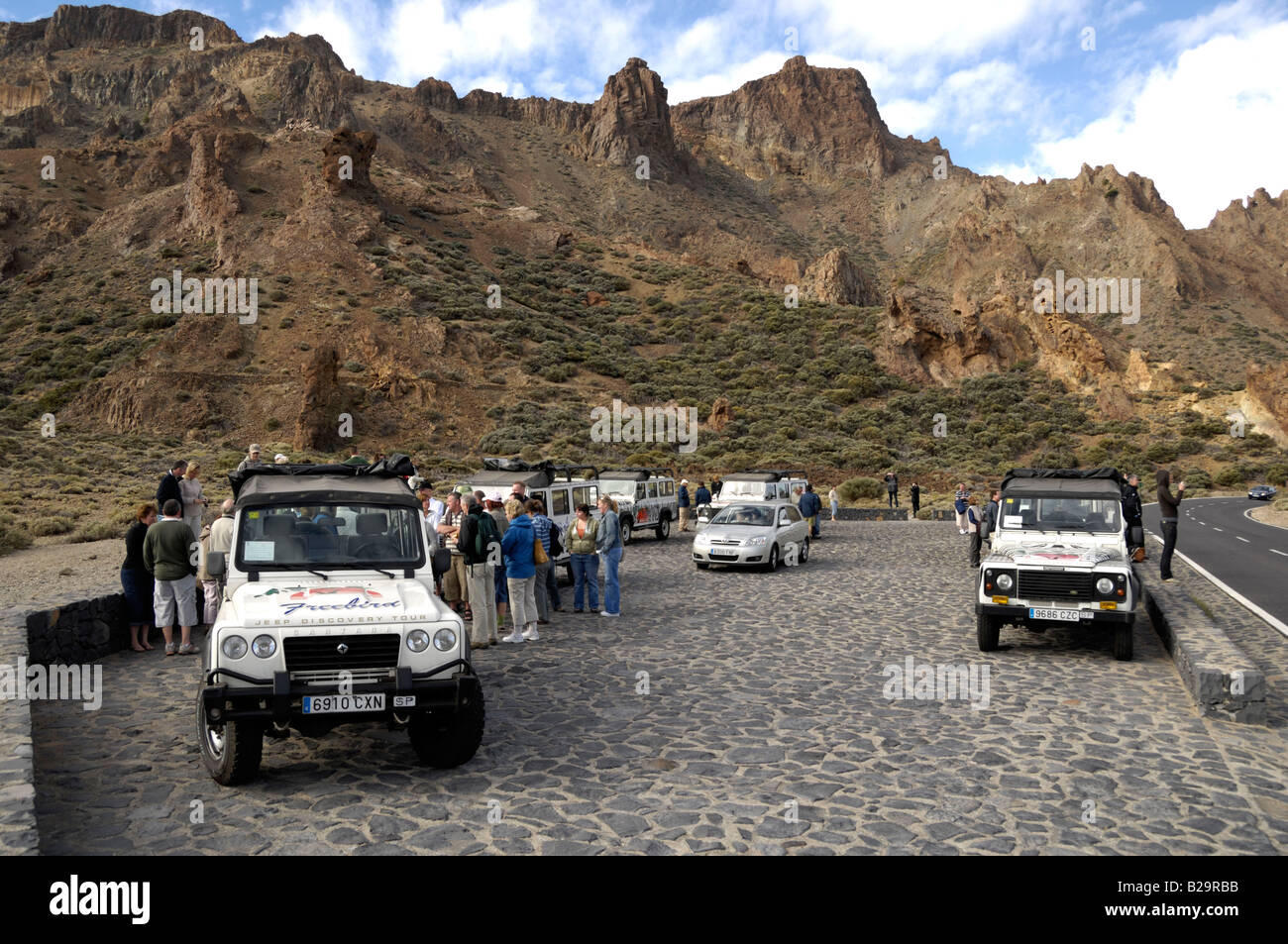 Touristen mit jeeps Stockfoto