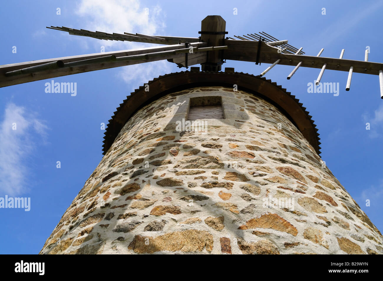 Windmühle am Pointe du Van, Bretagne Frankreich Stockfoto