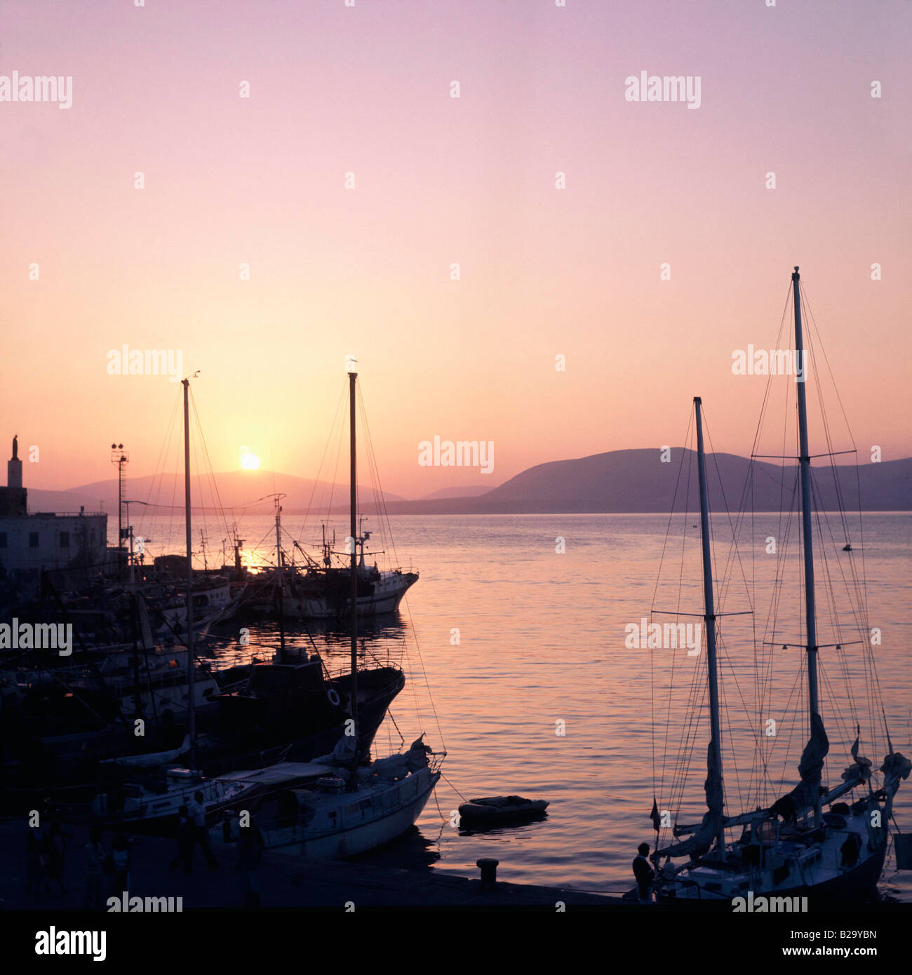 Sardinien Alghero Hafen am Ablauftermin 10 06 2008 Ref UKH025558 0001 obligatorische CREDIT Welt Bilder Photoshot Stockfoto