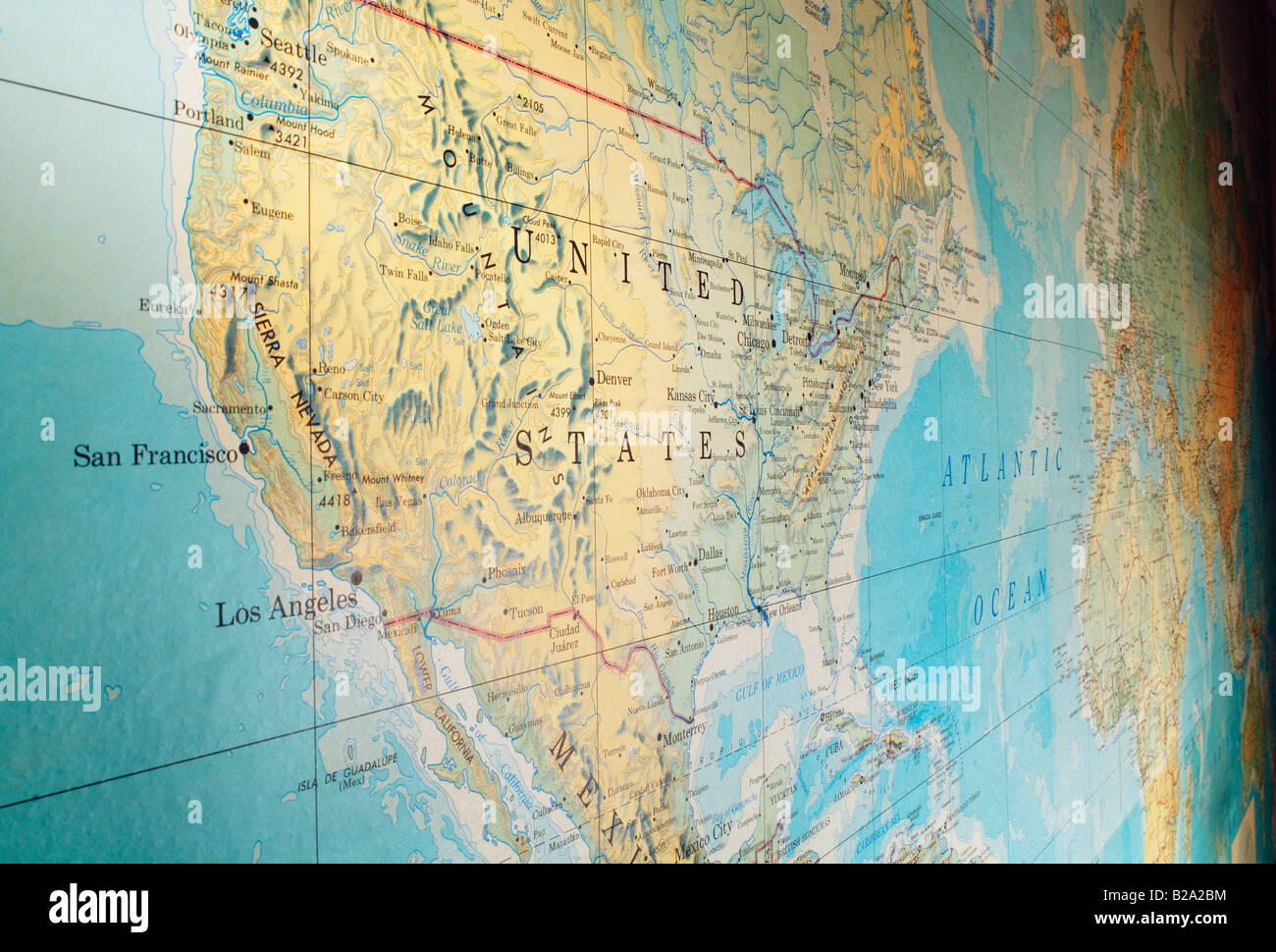 Alte Flecken und vergilbte Landkarte aus den 1960er Jahren. Vereinigten Staaten im Vordergrund nur zur redaktionellen Nutzung Stockfoto
