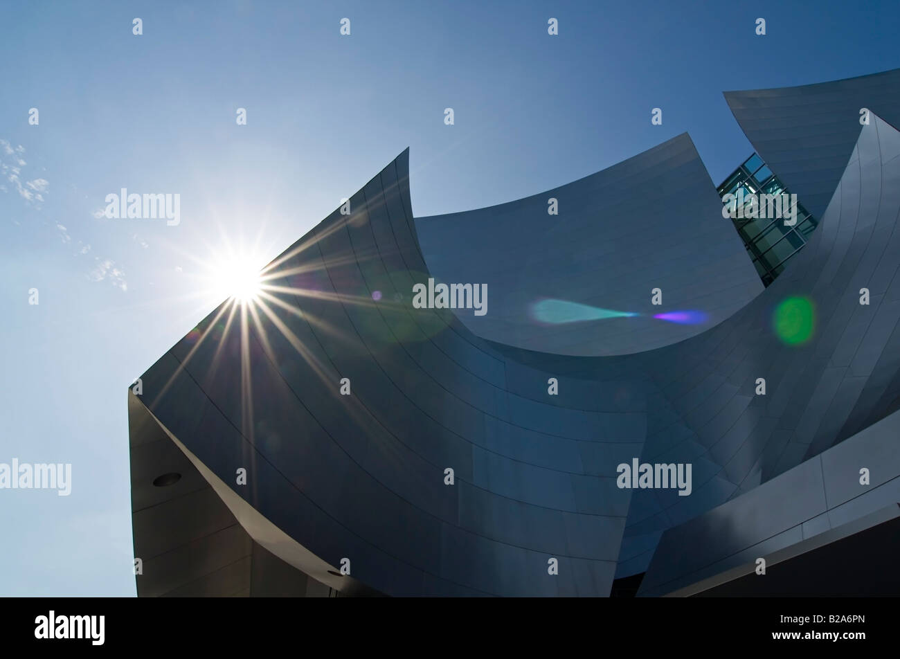Sonne-Fackel über Walt Disney Concert Hall Stockfoto