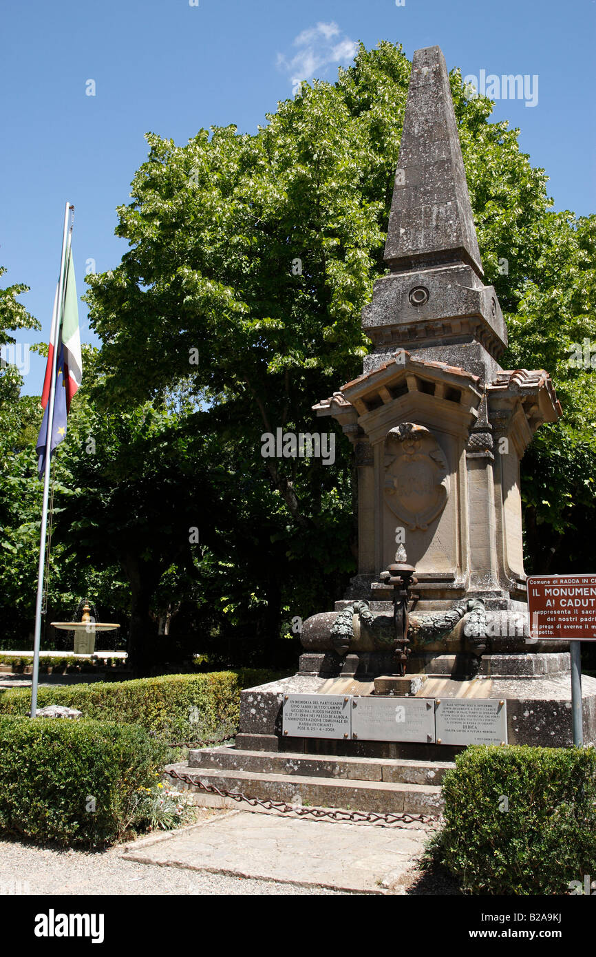 Kriegsdenkmal in der Piazza 4 Novembre Radda in Chianti Toskana Italien Europa Stockfoto