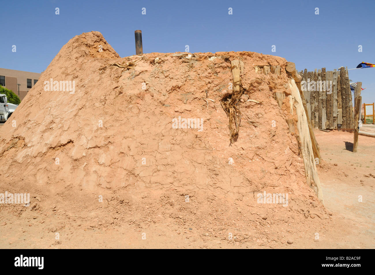 Männliche Hogan Navajo Winter Wohnung in Kayenta USA Stockfoto