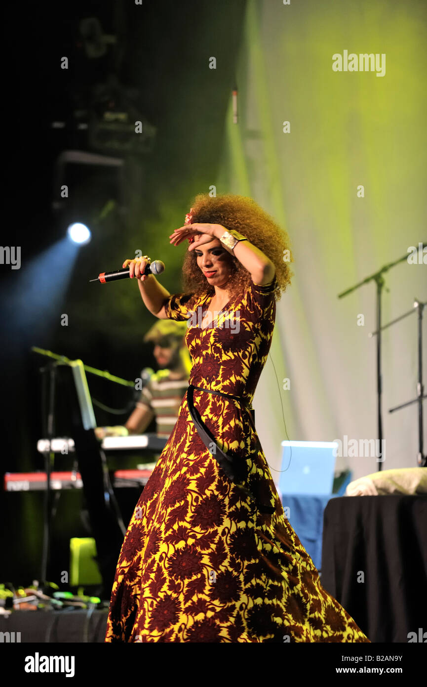 Brasilianische Sängerin Vanessa da Mata am Paléo Festival, 22. Juli 2008 in Nyon, Schweiz Stockfoto