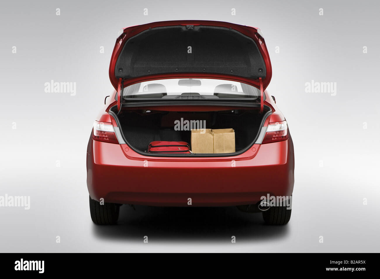 2009 Toyota Camry Hybrid rot - Stamm Requisiten Stockfoto