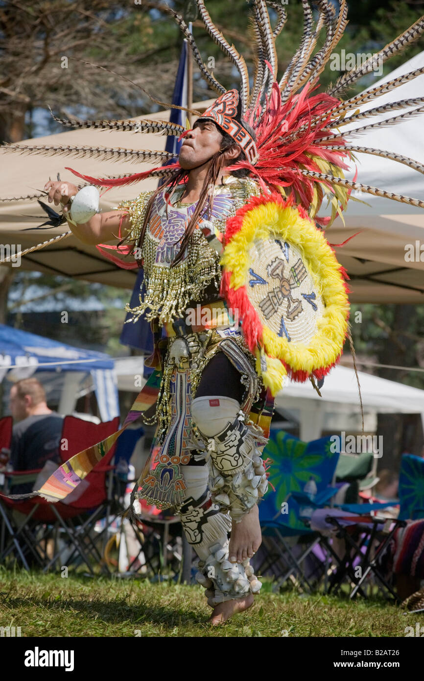 Aztekische Tänzer beim Indianerfest im Fonda New York State Stockfoto
