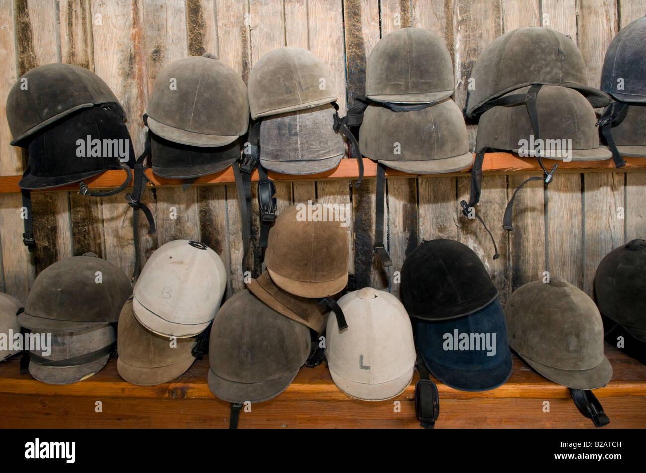 Samt Reiten Hüte in einer Ranch Israel Stockfoto