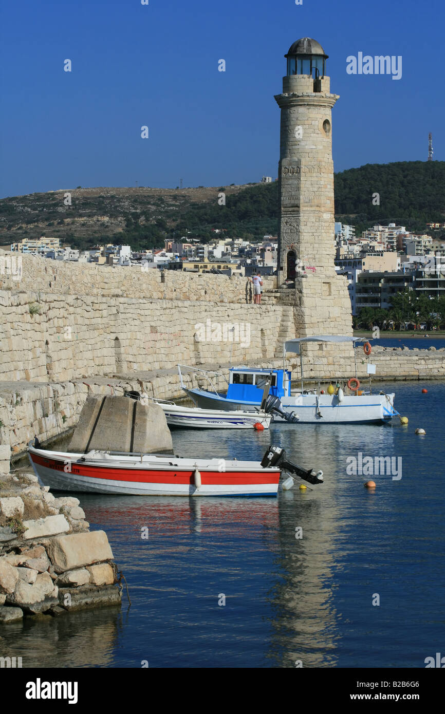 Venezianische Leuchtturm. Blick auf den venezianischen Hafen von Rethymnon (Kreta, Griechenland) Stockfoto