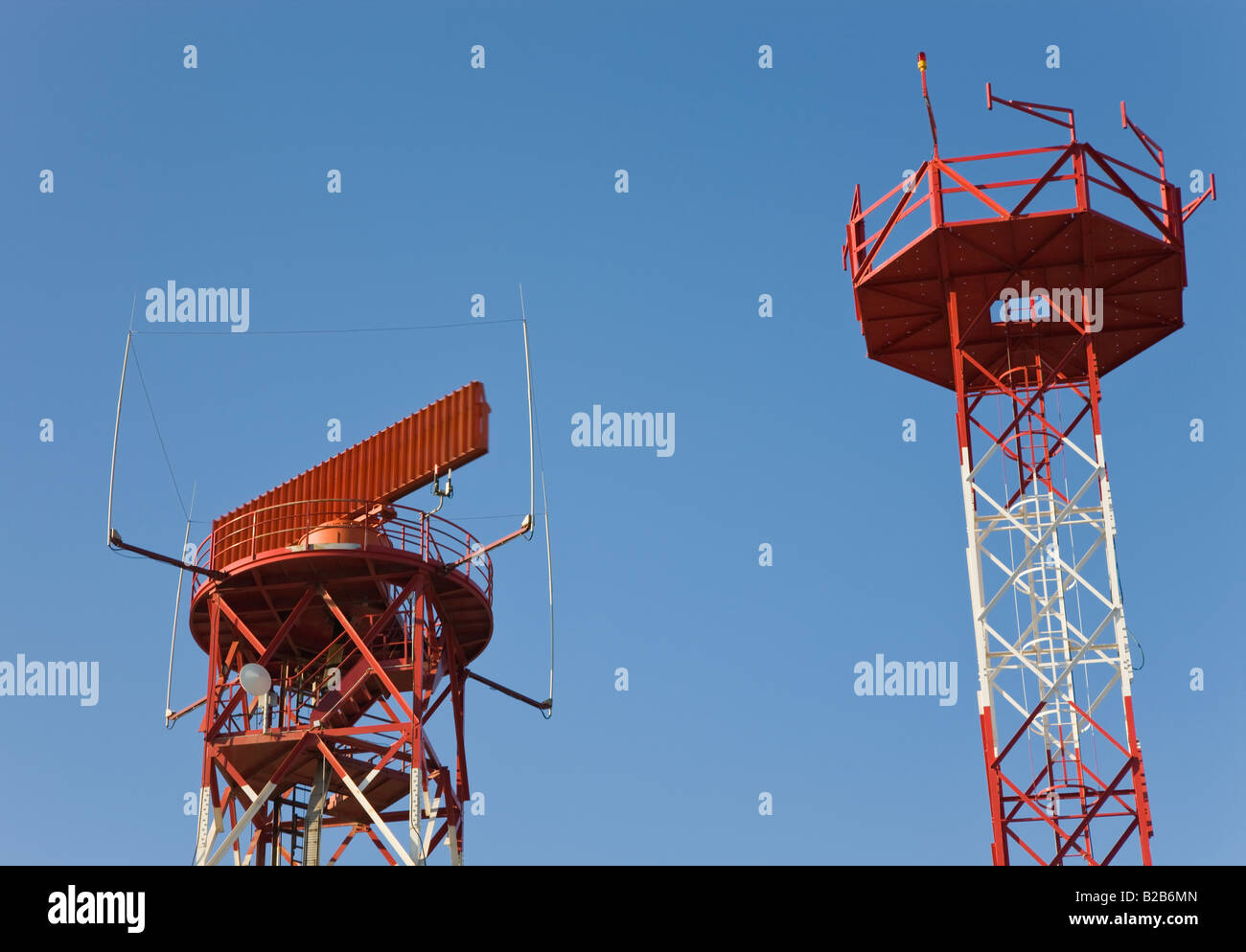 Radarturm und Kommunikation Antenne am Flughafen von Malaga Spanien Stockfoto