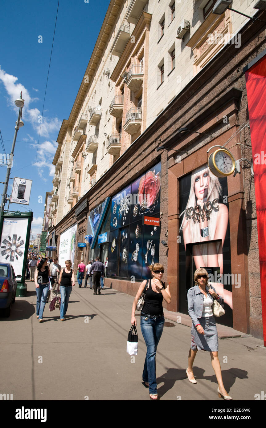 Geschäfte auf Tverskaya Ulitsa, Moskau, Russland Stockfoto