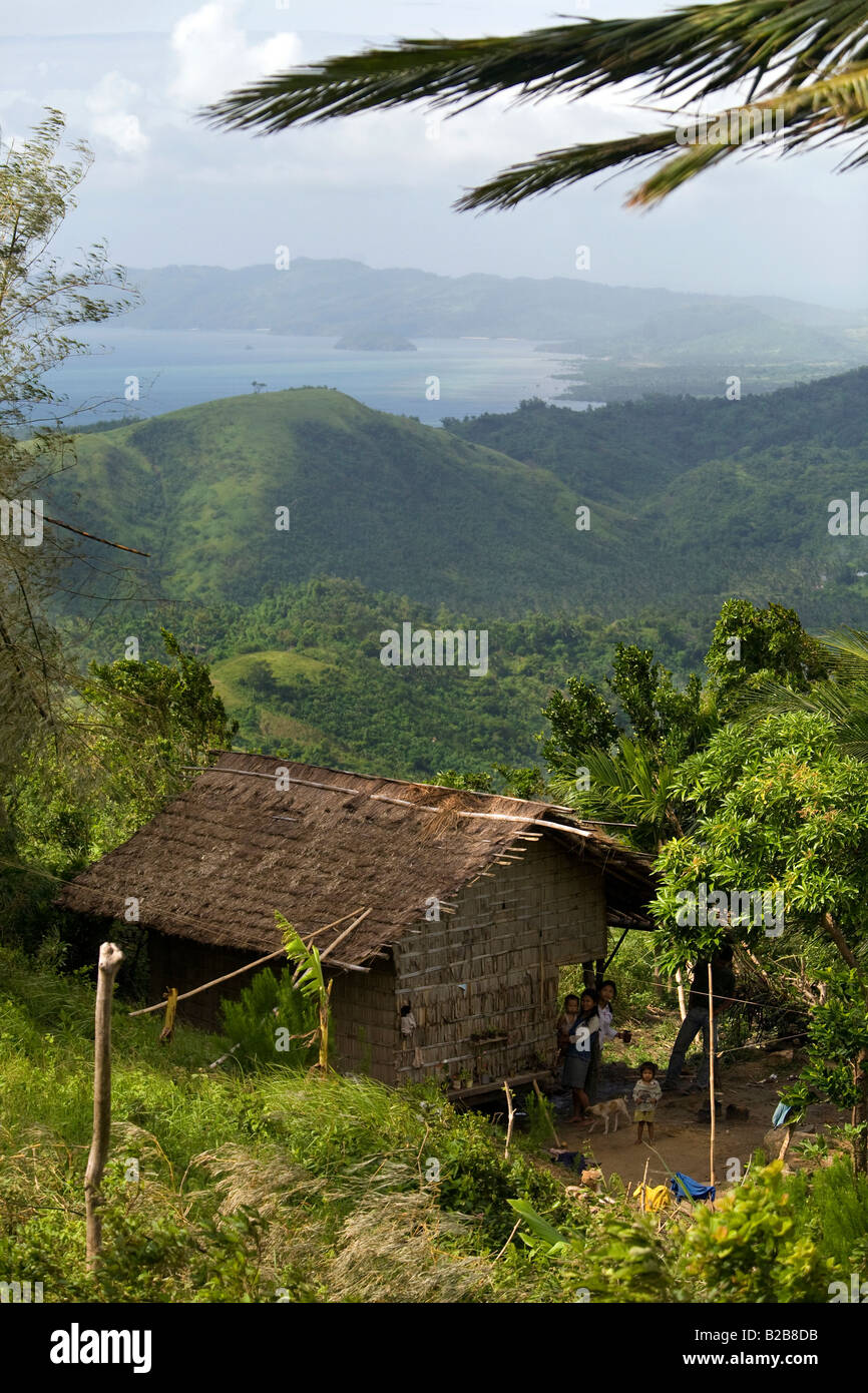 Ein Mangyan-Familie und ihre Heimat in der Nähe von Mansalay, Oriental Mindoro, Philippinen. Stockfoto