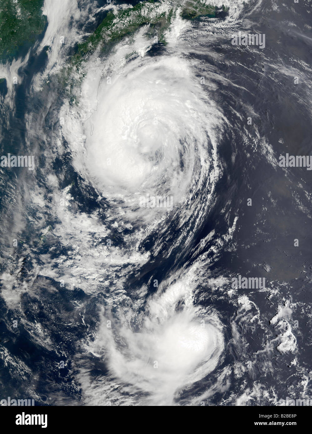 Zwei Taifun Systeme Annäherung an den Fernen Osten. Stockfoto