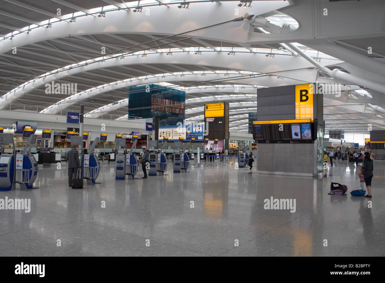 Flughafen Heathrow Terminal 5 Abfahrten Stockfotografie Alamy
