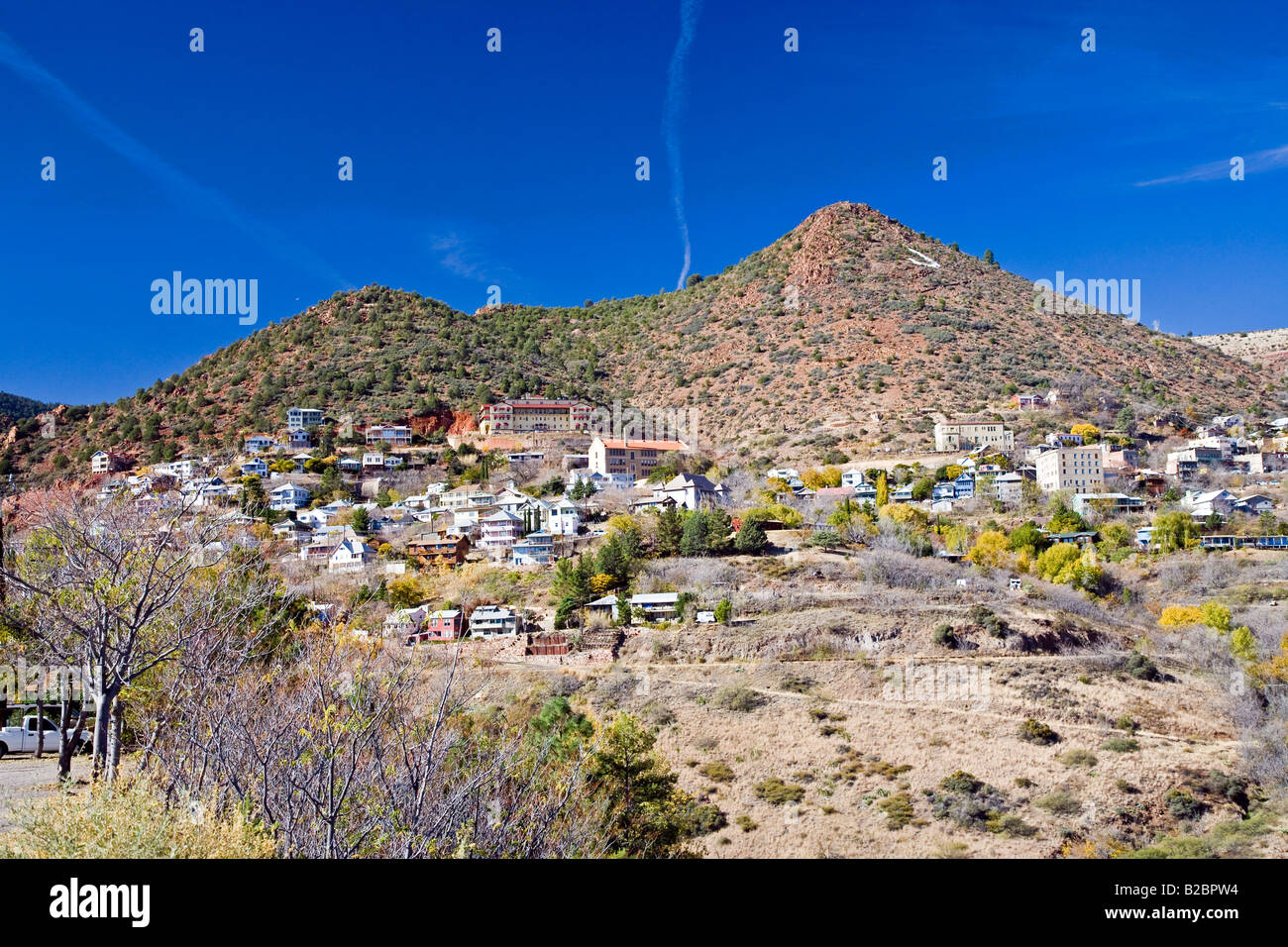 USA Arizona Jerome Former Kupferbergbau Stadt jetzt nur leicht gefüllt und vor allem eine Künstlerkolonie Stockfoto