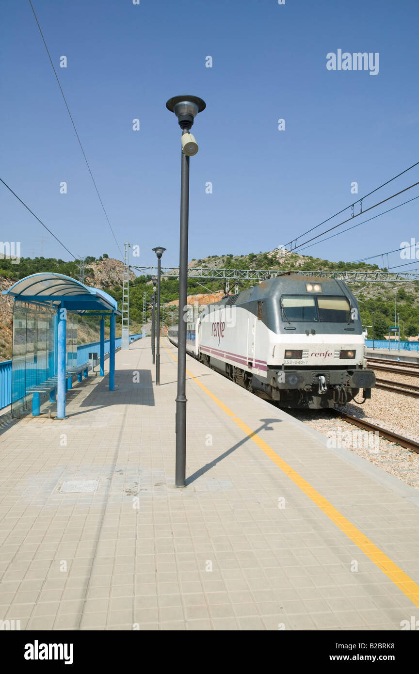 Zug, Bahn, Eisenbahn, Renfe, Adif, Station, Lokomotive, Spanien, Verkehr, Eisenbahn, vertikal Stockfoto