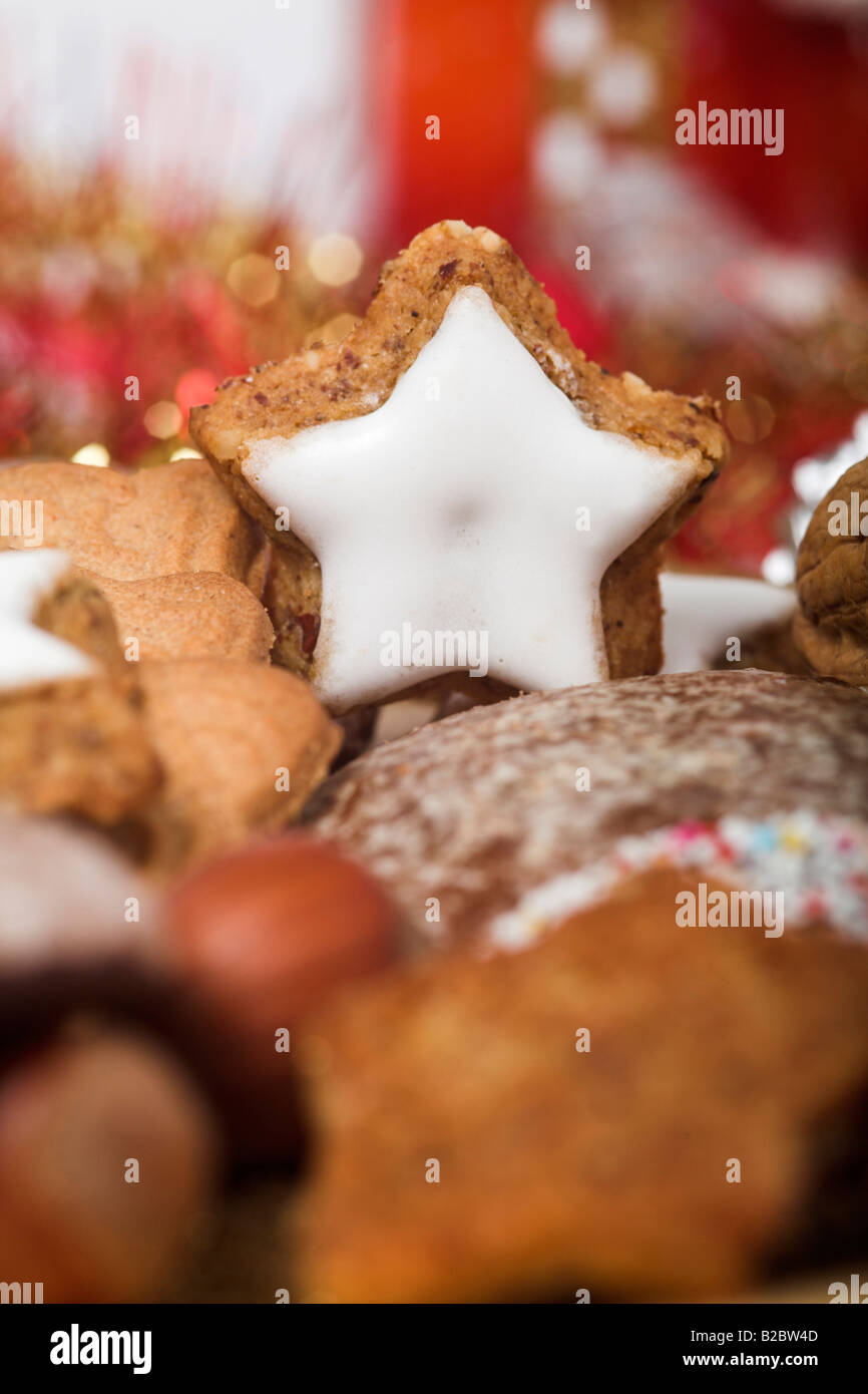 Zimt-Star und Christmas cookies Stockfoto