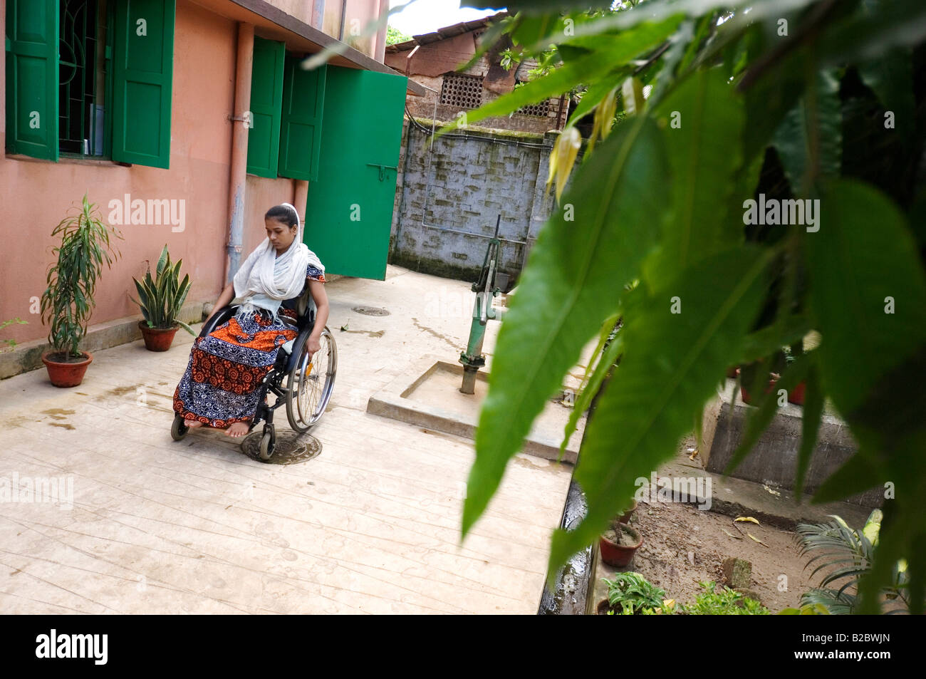 Salma Bibi, 18, verbrachte die letzten zwei Jahre ihres Lebens im Bett. Sie leidet unter schweren spinalen Tuberkulose mit schweren Comp. Stockfoto