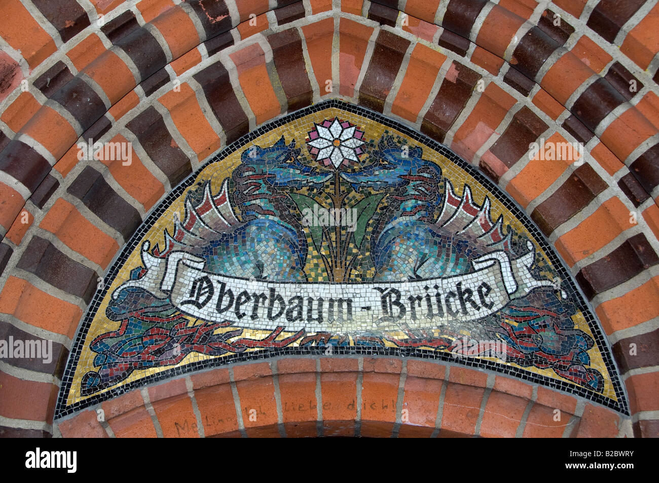 Ziermosaik an der Oberbaum Oberbaumbrücke in Berlin Deutschland Stockfoto