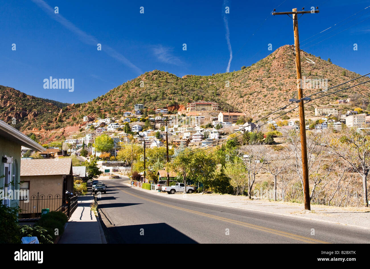 USA Arizona Jerome Former Kupferbergbau Stadt jetzt nur leicht gefüllt und vor allem eine Künstlerkolonie Stockfoto