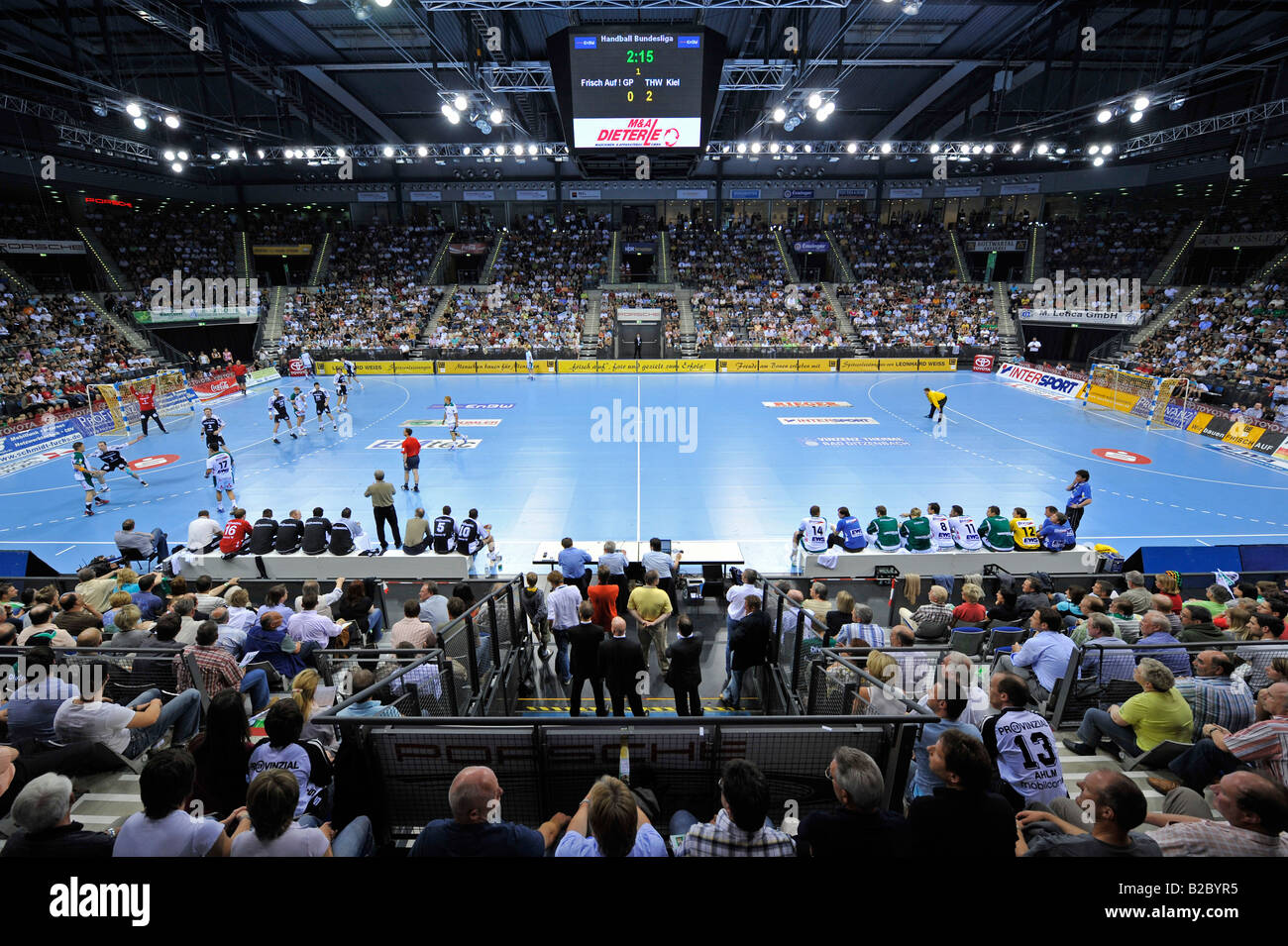Handball, Porsche Arena, Stuttgart, Baden-Württemberg, Deutschland, Europa  Stockfotografie - Alamy