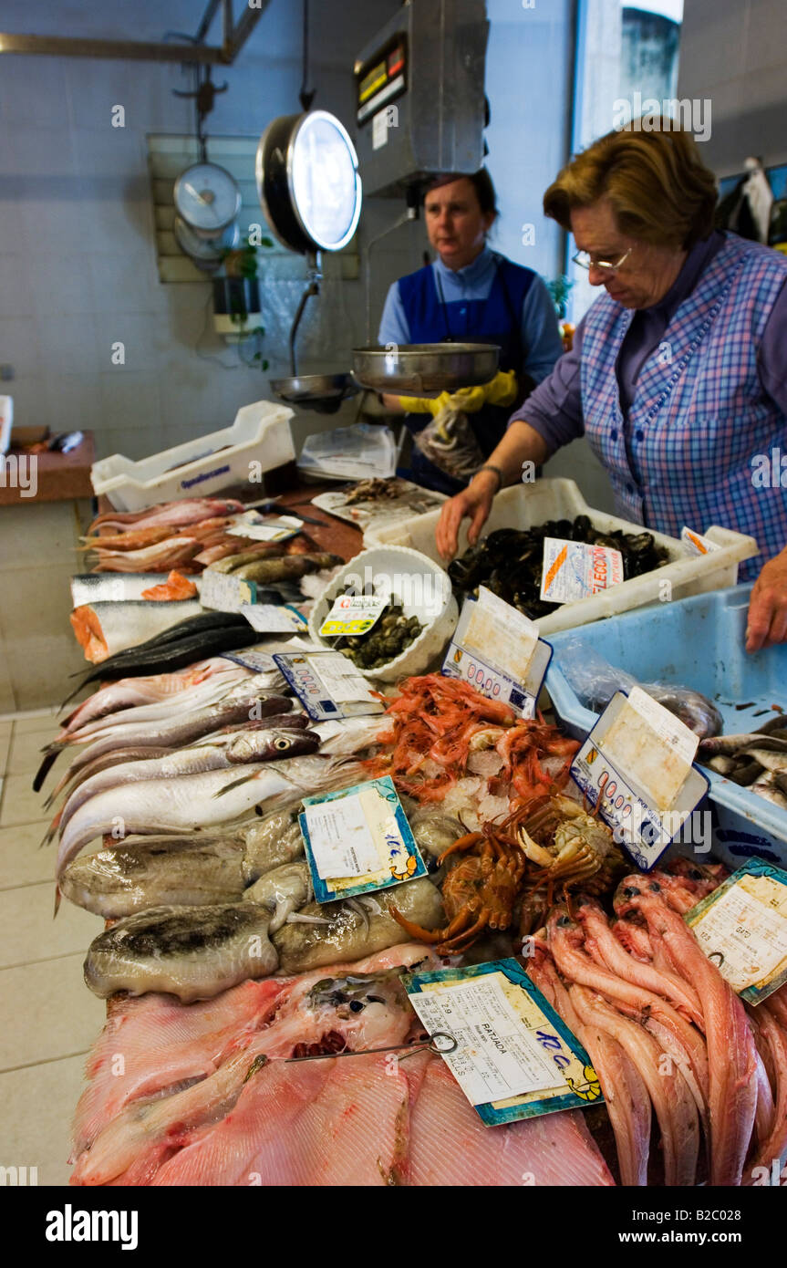 Fisch-Stall in der Markthalle Soller, Mallorca, Balearen, Spanien, Europa Stockfoto