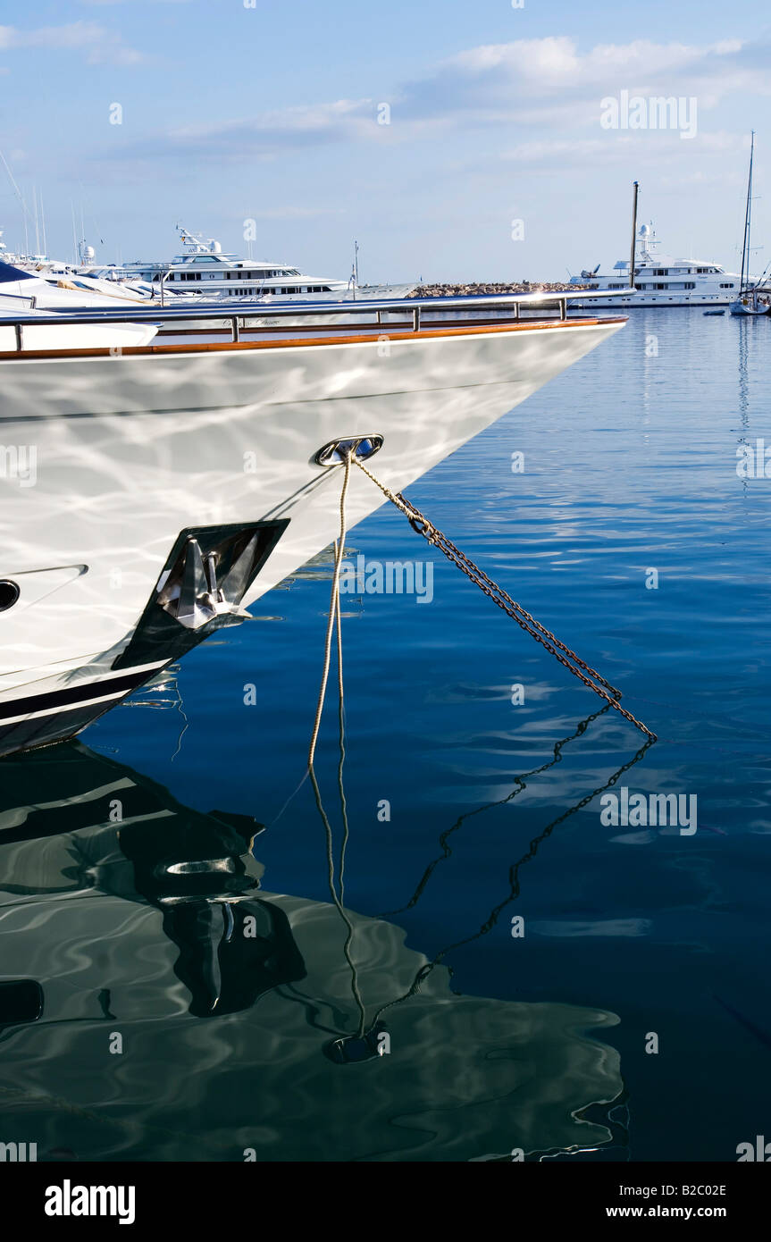 Motor-Yacht im Hafen Portals Nous, Mallorca, Balearen, Spanien, Europa Stockfoto