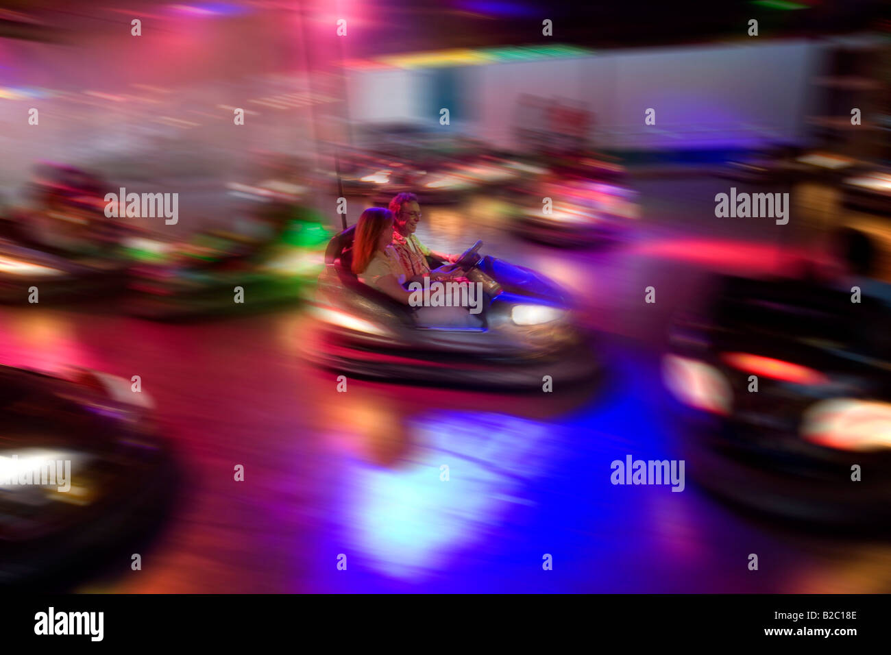 Stoßstange Autos oder Autoscooter auf dem traditionellen Waeldchestag Feier, Frankfurt am Main, Hessen, Deutschland, Europa Stockfoto