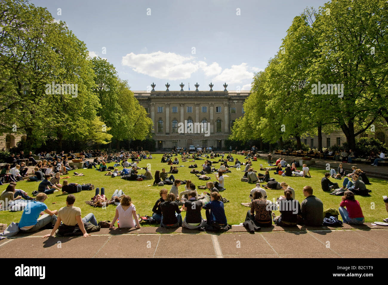 Studenten auf dem Campus der Humboldt-Universität zu Berlin, Deutschland, Europa Stockfoto