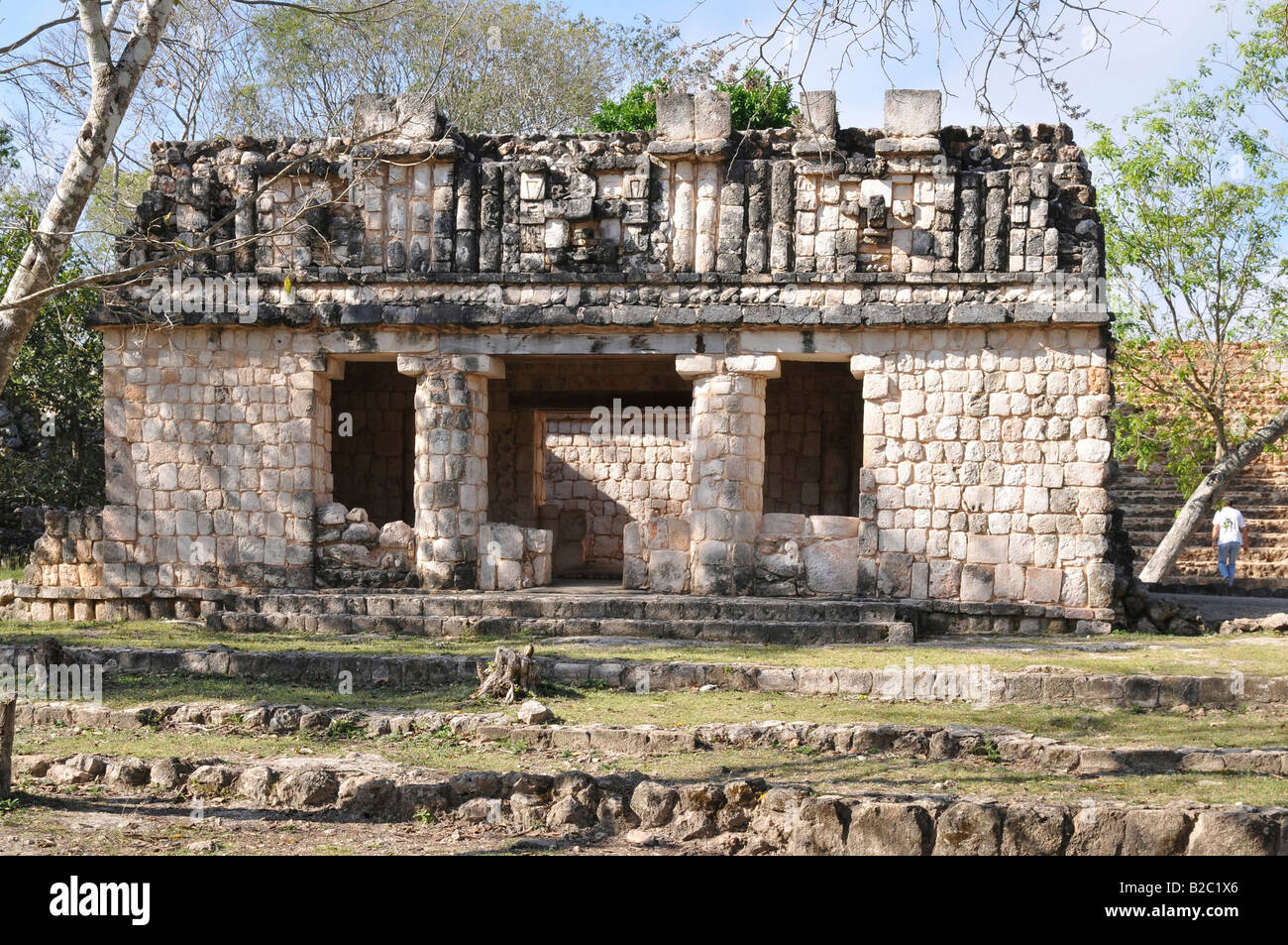 Rekonstruierte Tempel, Maya-Ausgrabungsstätte Uxmal, Yucatan, Mexiko, Mittelamerika Stockfoto