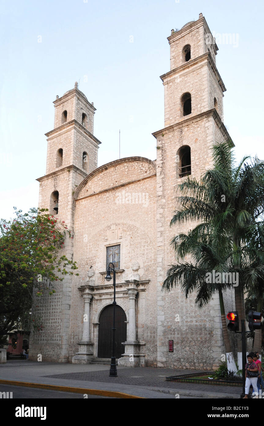 Iglesia de Jesus Kirche in der Dämmerung, Merida, Yucatan, Mexiko, Mittelamerika Stockfoto