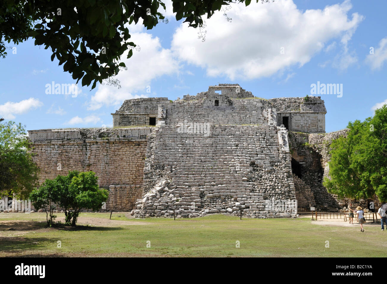 Das Kloster, Zona Central, Chichen-itza, neues Weltwunder, archäologische Ausgrabungen der Maya und Toltec, Yucatan Halbinsel Stockfoto
