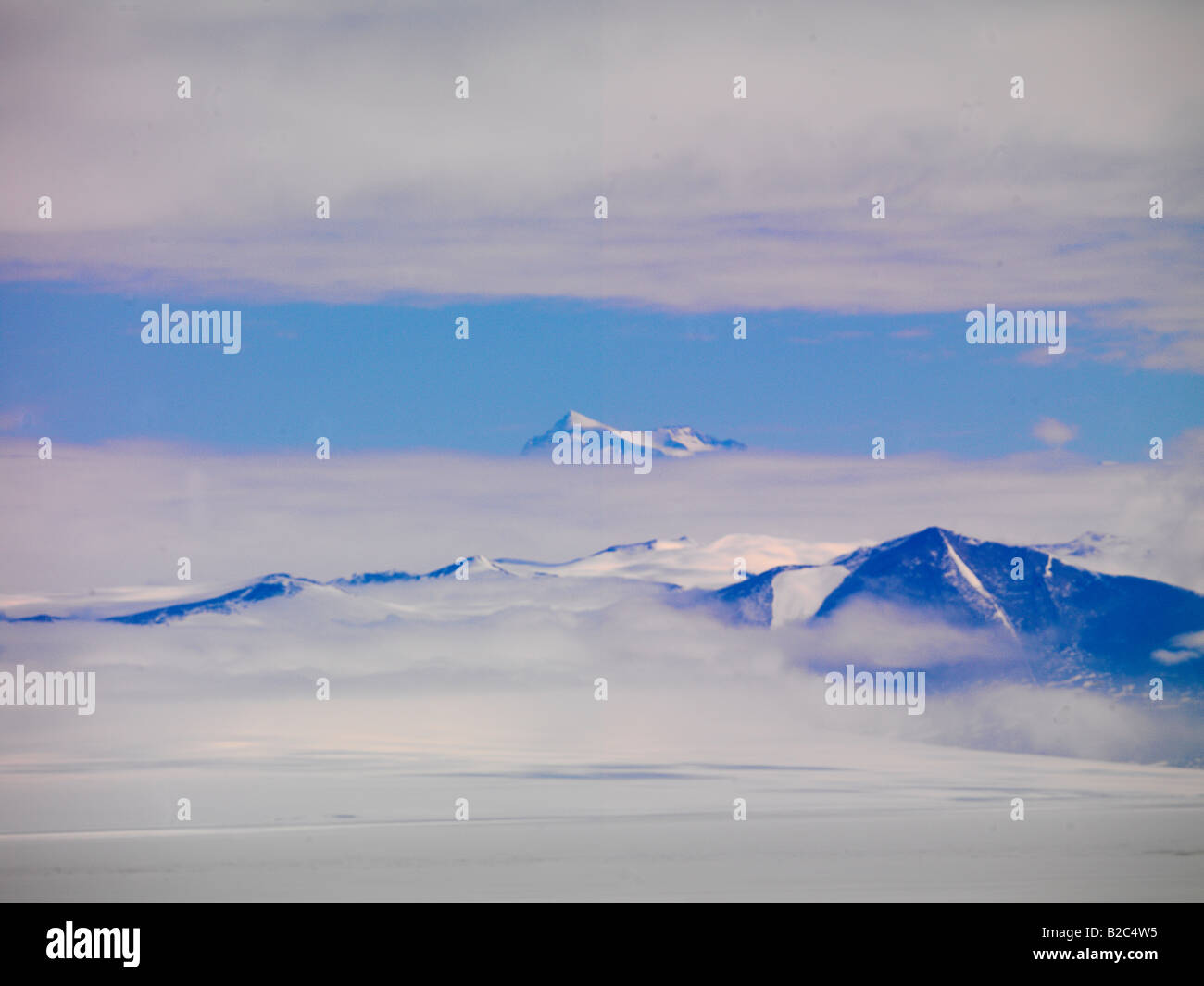 Flug von Dry Valleys in einem Hubschrauber nach der Kapitän Khlebnikov Eisbrecher im McMurdo-Sund, Antarktis Stockfoto