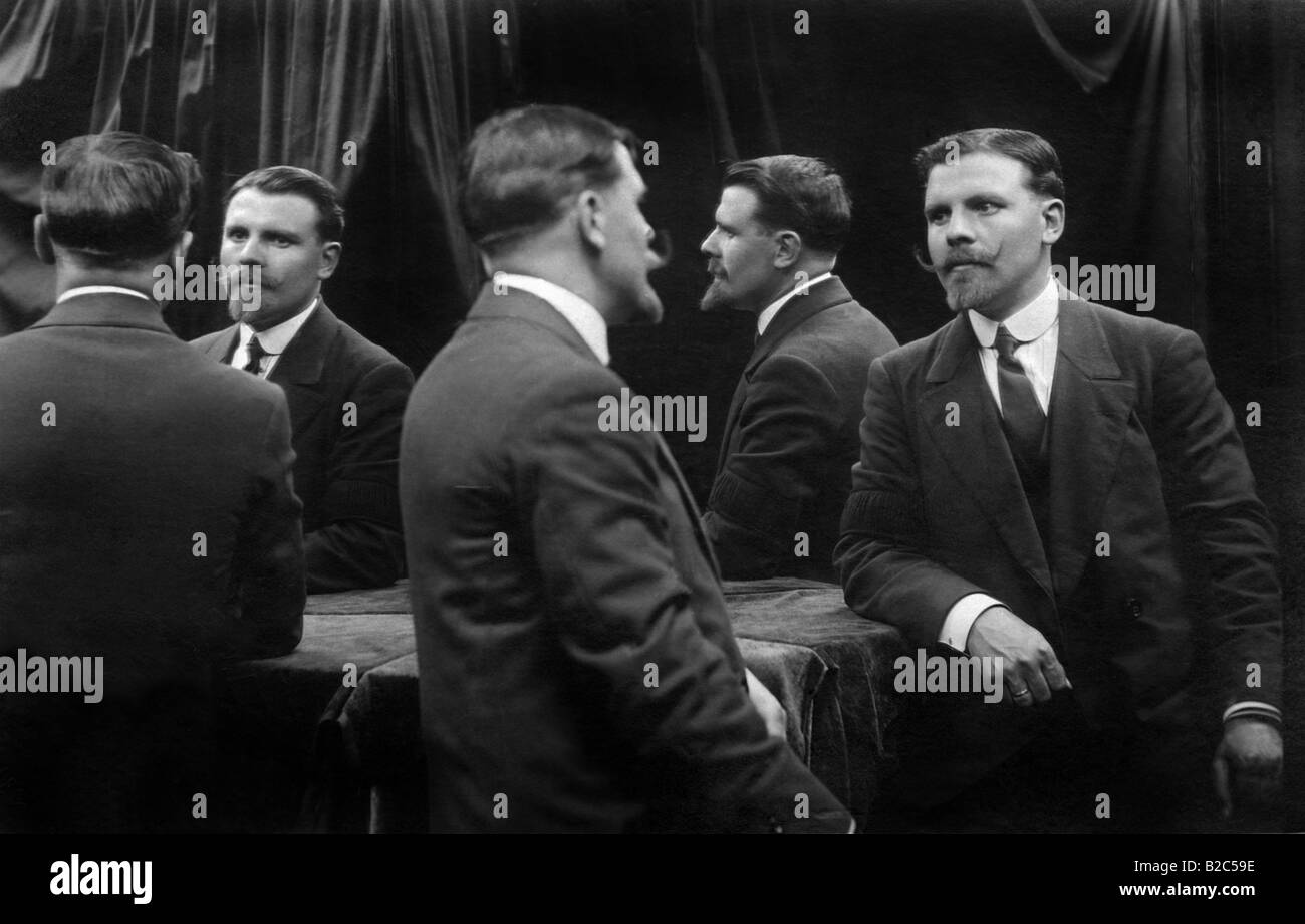 Zahlreichen Reflexionen eines Mannes in einem Spiegel, historische Bild von etwa 1940 Stockfoto