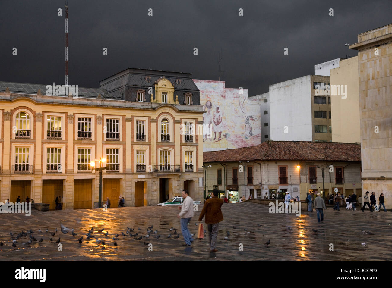Plaza Bolivar in den Regen stürmischen Himmel Stockfoto